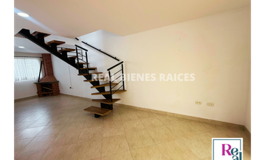 ¡Se vende hermosa casa en unidad abierta!