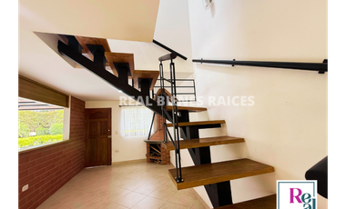 ¡Se vende hermosa casa en unidad abierta!