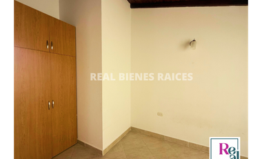 ¡Se vende hermosa casa en unidad abierta!