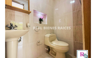 ¡Se vende hermosa casa en unidad abierta!