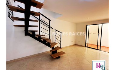 ¡Se vende hermosa casa en unidad abierta!