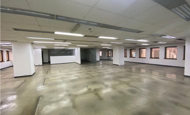 VENTA DE OFICINA EN LA CANDELARIA  CENTRO MEDELLIN - CON COLEGA