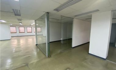 VENTA DE OFICINA EN LA CANDELARIA  CENTRO MEDELLIN - CON COLEGA