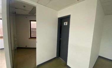 VENTA DE OFICINA EN LA CANDELARIA  CENTRO MEDELLIN - CON COLEGA