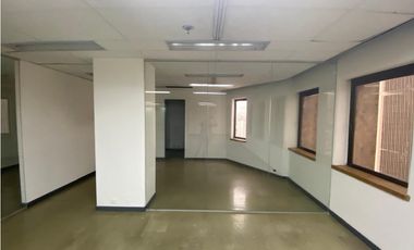 VENTA DE OFICINA EN LA CANDELARIA  CENTRO MEDELLIN - CON COLEGA