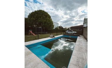 Venta hermosa casa 3 dormitorios fondo y pileta zona Golf Cae