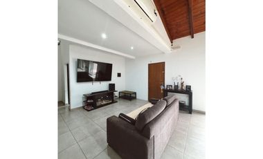 Venta hermosa casa 3 dormitorios fondo y pileta zona Golf Cae