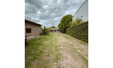 Venta hermosa casa 3 dormitorios fondo y pileta zona Golf Cae