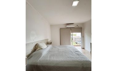 Venta hermosa casa 3 dormitorios fondo y pileta zona Golf Cae