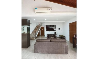 Venta hermosa casa 3 dormitorios fondo y pileta zona Golf Cae