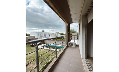 Venta hermosa casa 3 dormitorios fondo y pileta zona Golf Cae