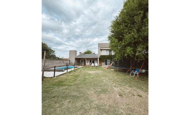 Venta hermosa casa 3 dormitorios fondo y pileta zona Golf Cae