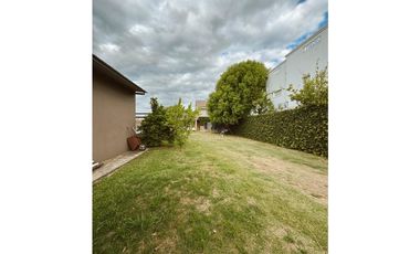 Venta hermosa casa 3 dormitorios fondo y pileta zona Golf Cae