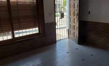 Casa PH en alquiler en Villa Dominico