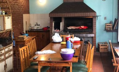 Casa en venta c/ cochera en Quilmes