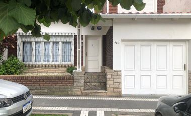 Casa en venta c/ cochera en Quilmes