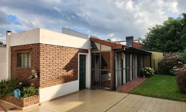 Casa en venta c/ cochera en Quilmes