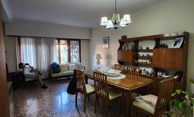 Chalet con cochera en Venta en Quilmes 4 Dormitorios, 190m² – Oportunidad Única