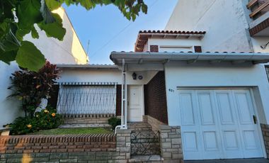 Casa en venta c/ cochera en Quilmes