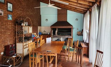 Chalet con cochera en Venta en Quilmes 4 Dormitorios, 190m² – Oportunidad Única