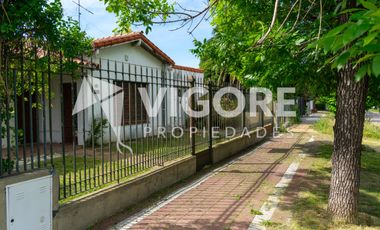 Casa en venta c/ cochera en Lomas de Zamora