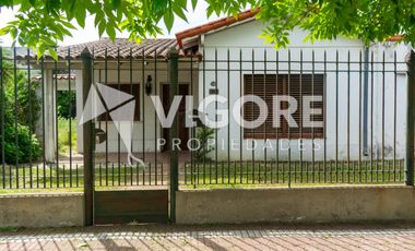 Casa en venta c/ cochera en Lomas de Zamora