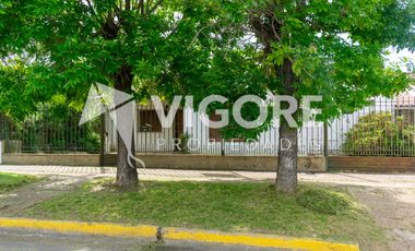 Casa en venta c/ cochera en Lomas de Zamora