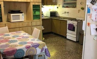 Venta exclusivo PH 5 ambientes con cochera en Parque Avellaneda Imperdible