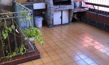 Venta exclusivo PH 5 ambientes con cochera en Parque Avellaneda Imperdible