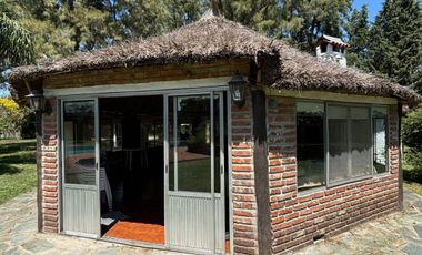 Venta de Finca Exclusiva en Ezeiza 5300m² | Casco 320m², Piscina, Quincho, Tenis