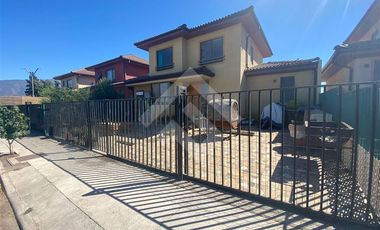 Casa en Venta en Isla de Maipo Central