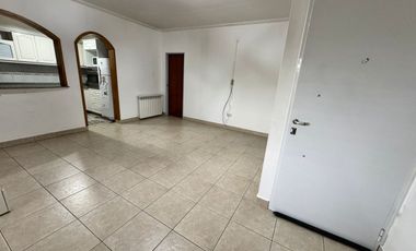 VENTA DEPTO 2 DORM. 2 COCH. Y GALPON APTO TALLER