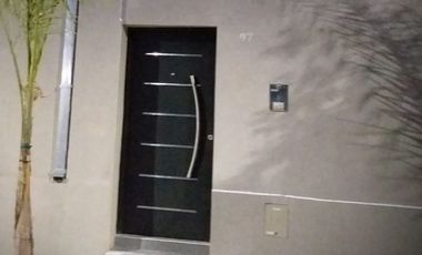 Venta PH 2 ambientes local Parque Avellaneda