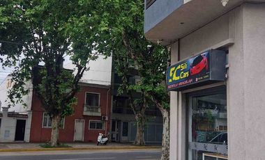 Venta PH 2 ambientes local Parque Avellaneda