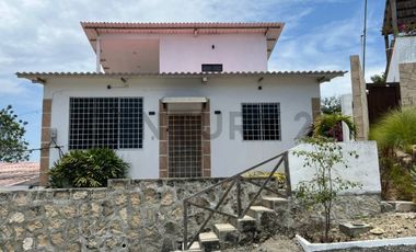 Venta Casa en Punta Blanca, 3 Dormitorios, balcón con vista al mar. J.Gar