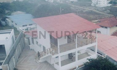 Venta Casa en Punta Blanca, 3 Dormitorios, balcón con vista al mar. J.Gar