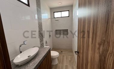 Venta Casa en Punta Blanca, 3 Dormitorios, balcón con vista al mar. J.Gar