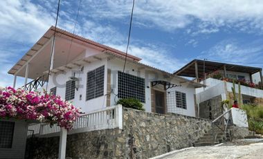 Venta Casa en Punta Blanca, 3 Dormitorios, balcón con vista al mar. J.Gar