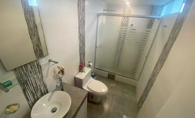 OPORTUNIDAD ÚNICA! VENTA DE DEPARTAMENTO REMODELADO EN LAS GARDENIAS - SURCO