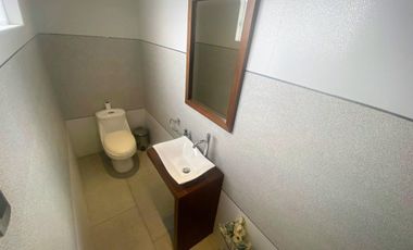 OPORTUNIDAD ÚNICA! VENTA DE DEPARTAMENTO REMODELADO EN LAS GARDENIAS - SURCO