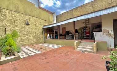 Casa en Coghlan 5 ambientes con terraza y patio