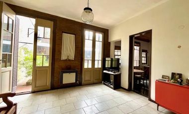 Casa en Coghlan 5 ambientes con terraza y patio