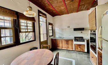 Casa en Coghlan 5 ambientes con terraza y patio