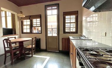 Casa en Coghlan 5 ambientes con terraza y patio