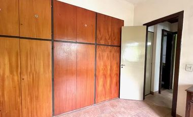 Casa en Coghlan 5 ambientes con terraza y patio