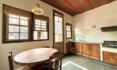 Casa en Coghlan 5 ambientes con terraza y patio