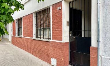 Casa en Coghlan 5 ambientes con terraza y patio