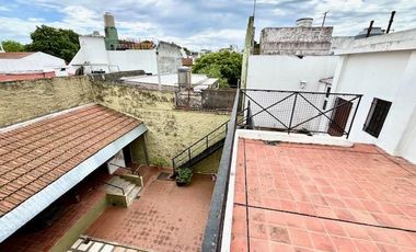 Casa en Coghlan 5 ambientes con terraza y patio