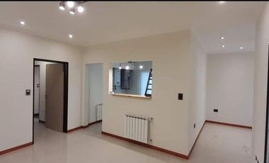 Casa en venta - 2 Dormitorios 2 Baños - Cocheras - 300Mts2 - Carhué