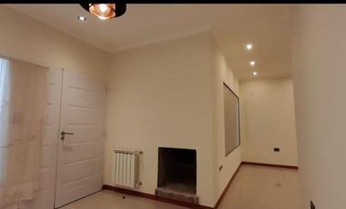 Casa en venta - 2 Dormitorios 2 Baños - Cocheras - 300Mts2 - Carhué